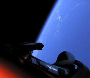 #WTF Tesla Roadster d'Elon Musk a dépassé l'orbite de Mars